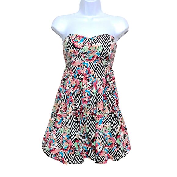 No Boundaries Dresses & Skirts - No Boundaries Babydoll Strapless Mini Dress S Smocked Floral Zig Zag Summer Y2K